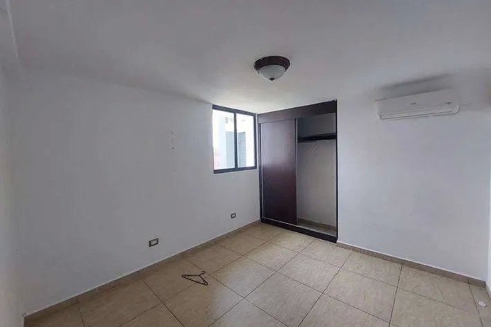 Venta de apartamento reposeído en Condado del Rey, Ancón, Panamá