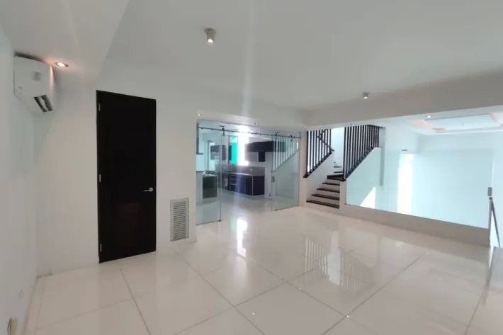 Se vende moderna casa en Altos del Golf