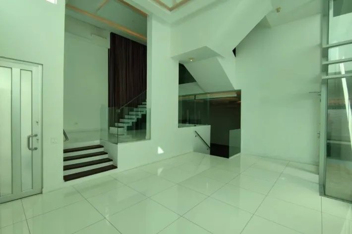 Se vende moderna casa en Altos del Golf