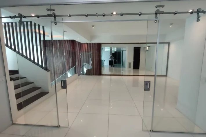 Se vende moderna casa en Altos del Golf