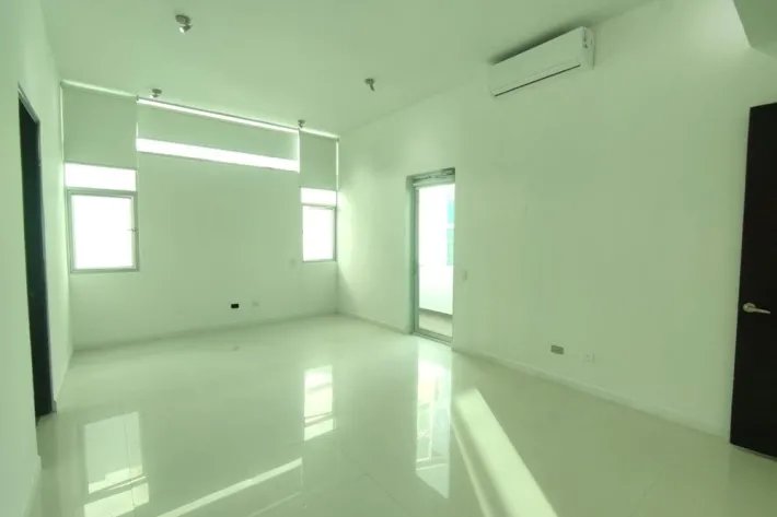 Se vende moderna casa en Altos del Golf