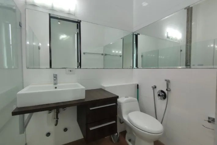 Se vende moderna casa en Altos del Golf