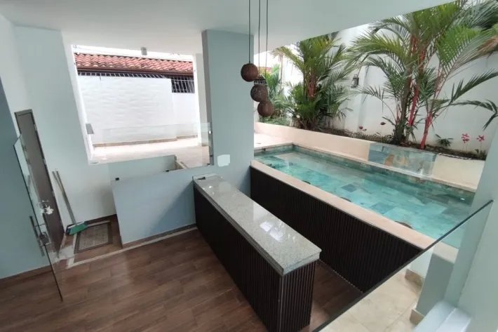 Se vende moderna casa en Altos del Golf
