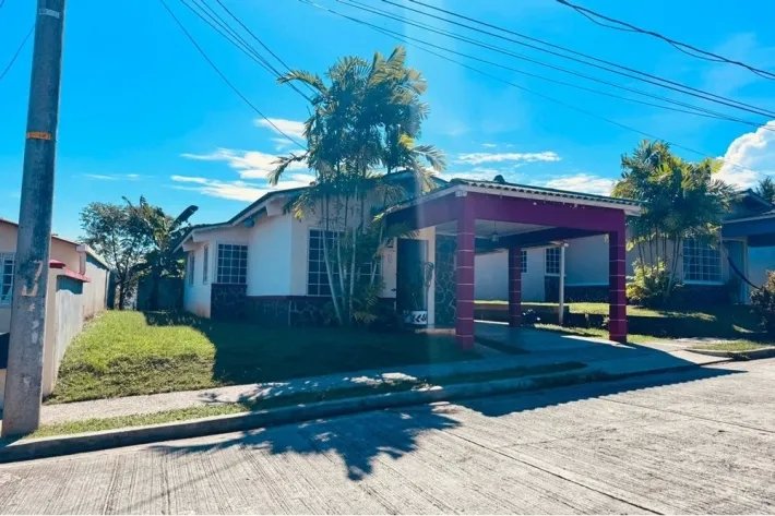 House for sale in Quintas del Pacífico, Puerto Caimito