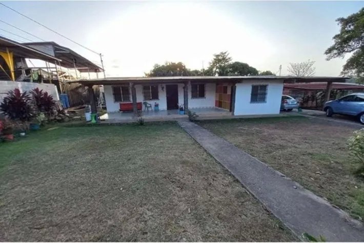 House for sale for commercial use in La Chorrera, West Panama
