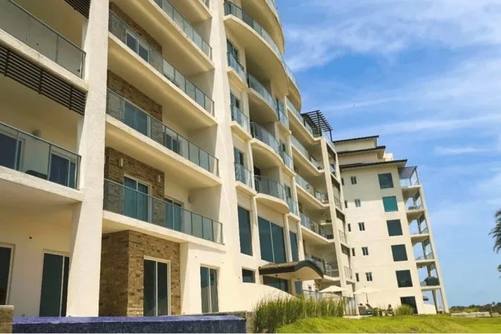 Venta de apartamento en Playa Escondida Resort  Marina, Portobelo, Colon