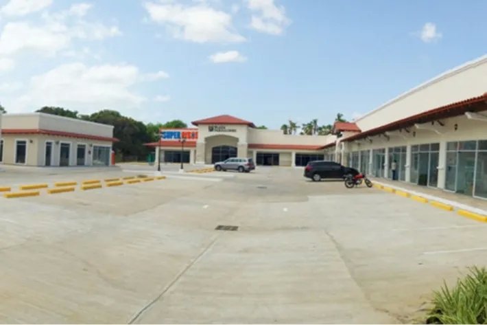 Venta de locales comerciales en Plaza Farallones, Rio Hato, Cocle
