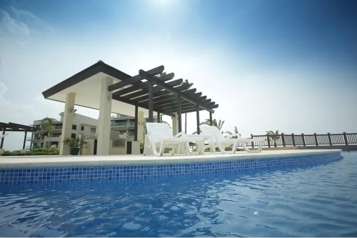 Venta de apartamento amoblado en Residencial Altamar, Casamar, San Carlos