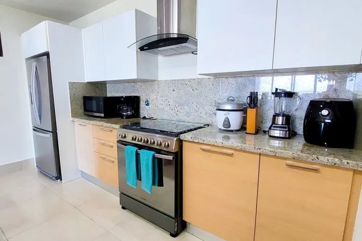 Venta de apartamento amoblado en Residencial Altamar, Casamar, San Carlos