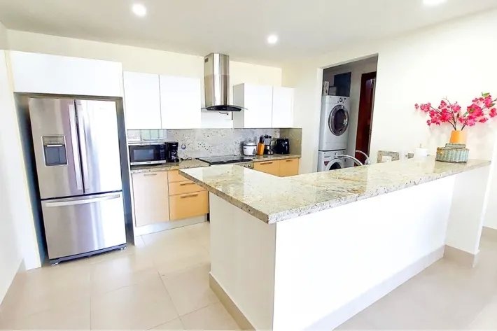 Venta de apartamento amoblado en Residencial Altamar, Casamar, San Carlos