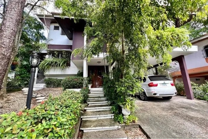 Venta de casa de 3 niveles en Hato Pintado, Panamá