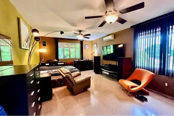 Venta de casa de 3 niveles en Hato Pintado, Panamá