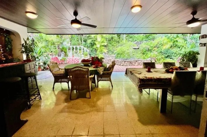 Venta de casa de 3 niveles en Hato Pintado, Panamá