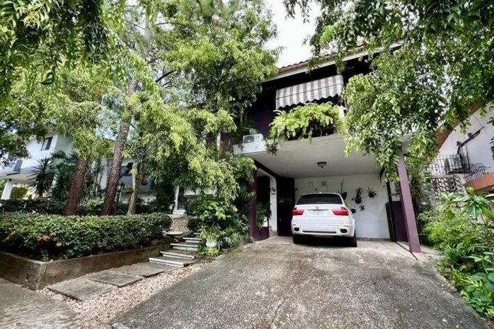 Venta de casa de 3 niveles en Hato Pintado, Panamá