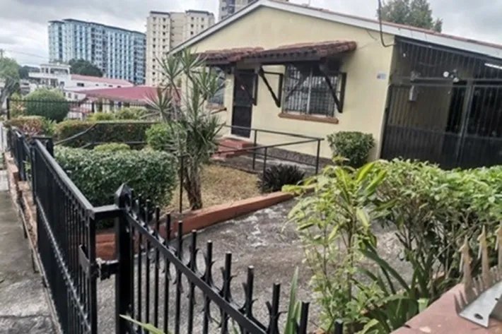 House for sale in Miraflores, Betania