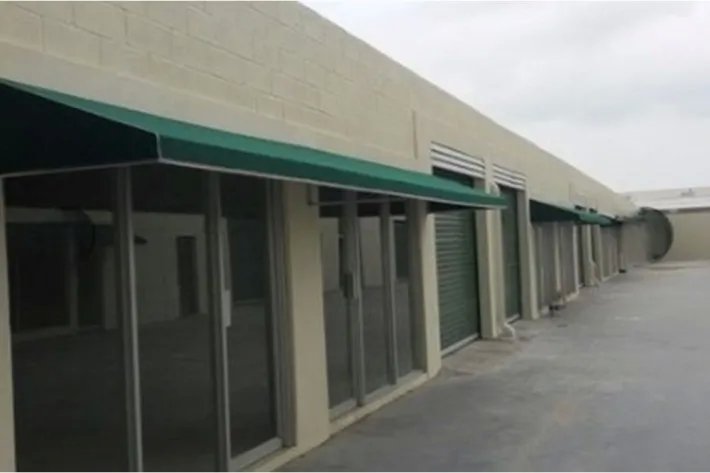 Warehouse for rent between Via Transistmica and Via España