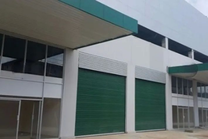Warehouse for rent between Via Transistmica and Via España