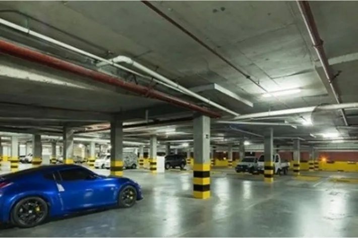 Warehouse for rent between Via Transistmica and Via España