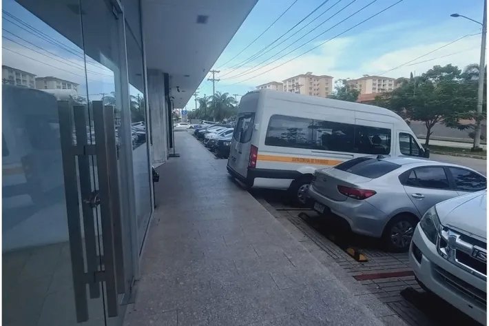 Commercial premises for rent in Plaza Versalles, Costa del Este