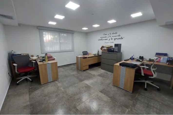 Chalet office for sale in Los Angeles, Betania