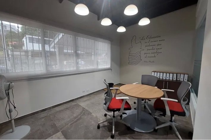 Chalet office for sale in Los Angeles, Betania