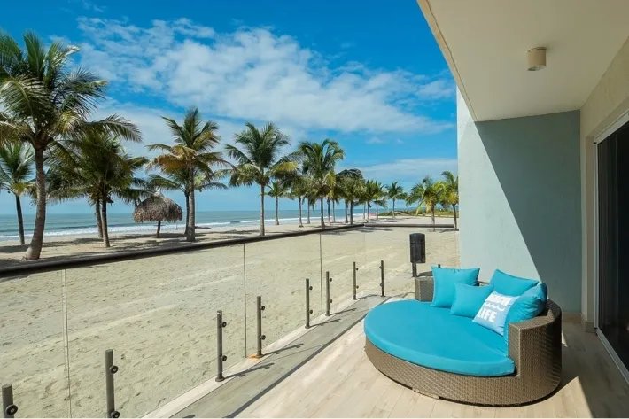 Venta de apartamento en PH Olas del Mar, Playa Caracol, Panamá