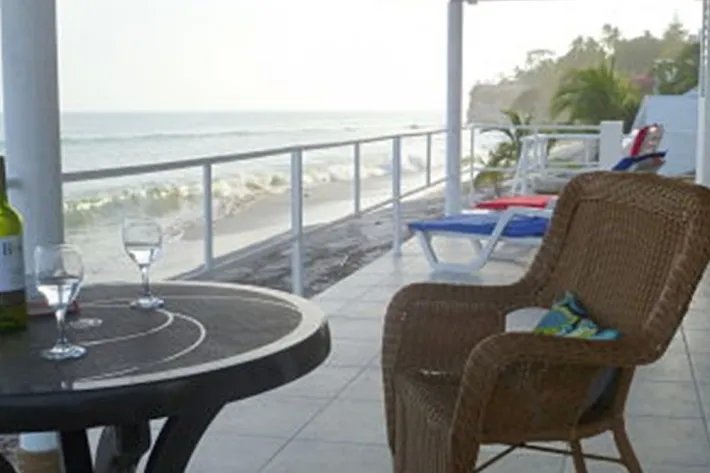 Venta de casa frente al mar en Playa Corona, San Carlos