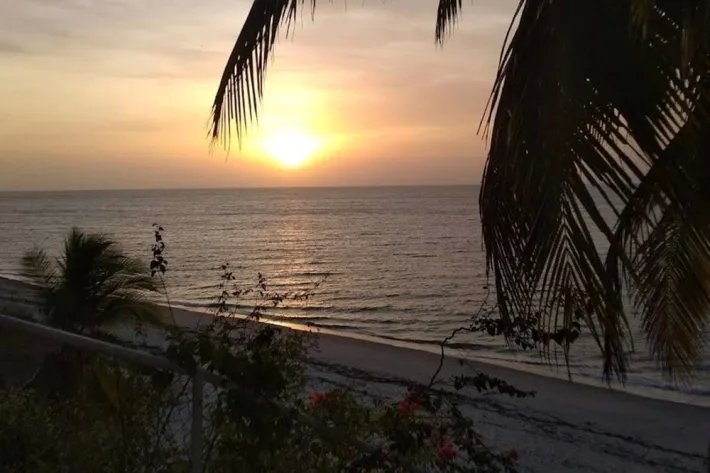 Venta de casa frente al mar en Playa Corona, San Carlos
