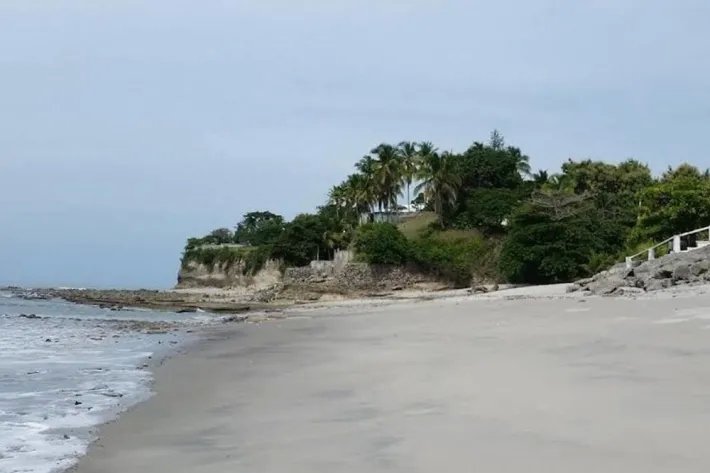 Venta de casa frente al mar en Playa Corona, San Carlos