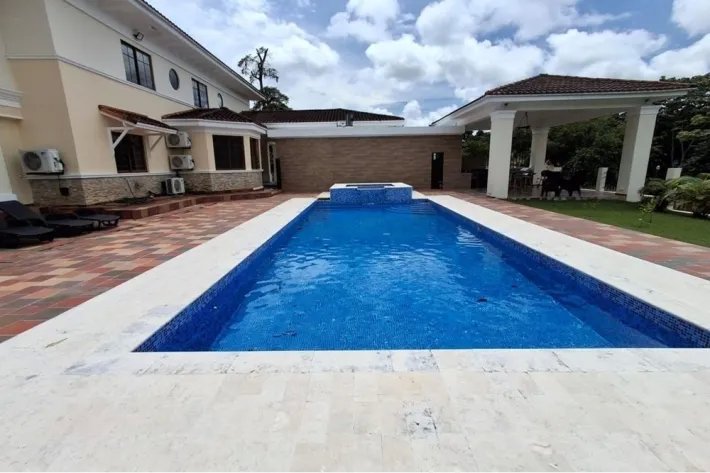 Se vende casa en Senderos de Caminos de Cruces, Ancón