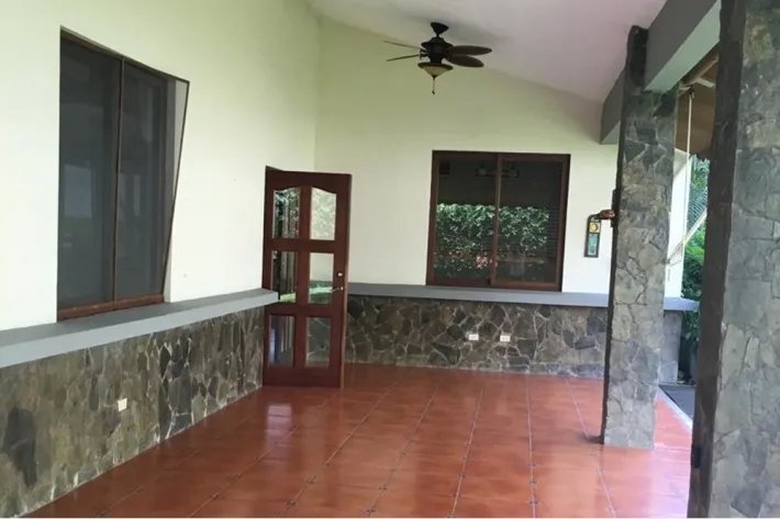 Venta de casa vacía en Residencial Camino de Cruces, Clayton, Panamá