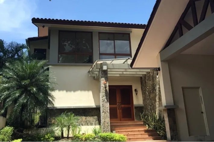 Venta de casa vacía en Residencial Camino de Cruces, Clayton, Panamá