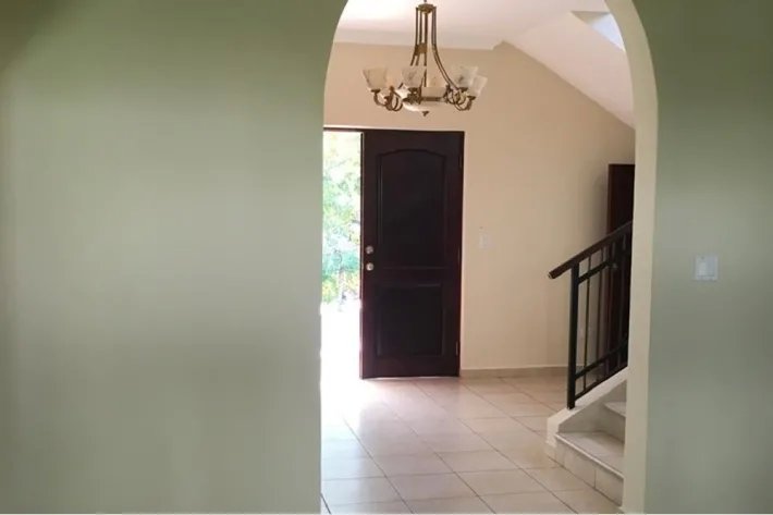Venta de casa vacía en Residencial Camino de Cruces, Clayton, Panamá
