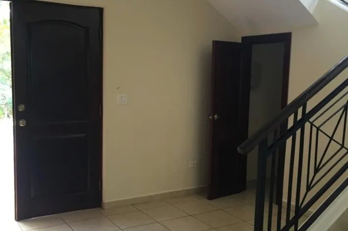 Venta de casa vacía en Residencial Camino de Cruces, Clayton, Panamá