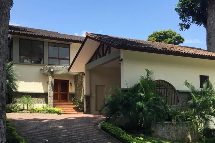 Empty house for rent in Residencial Camino de Cruces, Clayton, Panama.