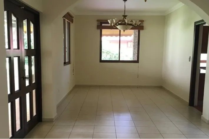 Empty house for rent in Residencial Camino de Cruces, Clayton, Panama.