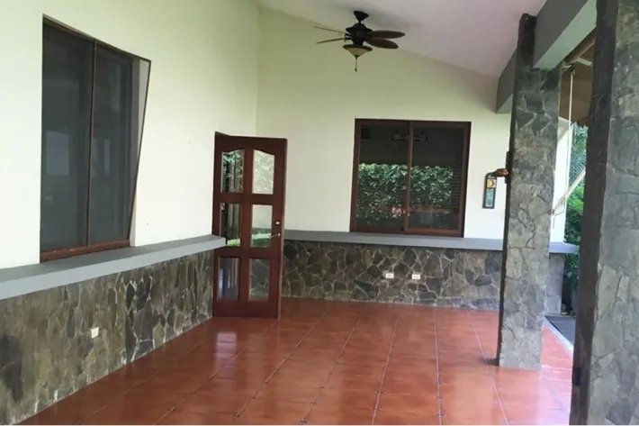 Empty house for rent in Residencial Camino de Cruces, Clayton, Panama.