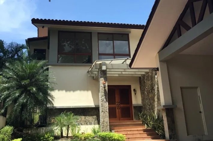 Empty house for rent in Residencial Camino de Cruces, Clayton, Panama.