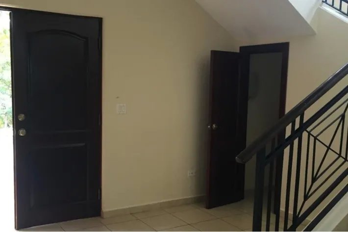 Empty house for rent in Residencial Camino de Cruces, Clayton, Panama.