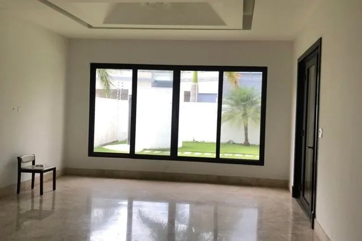 Empty house for sale in Paseo del Parque, Costa del Este, Panama