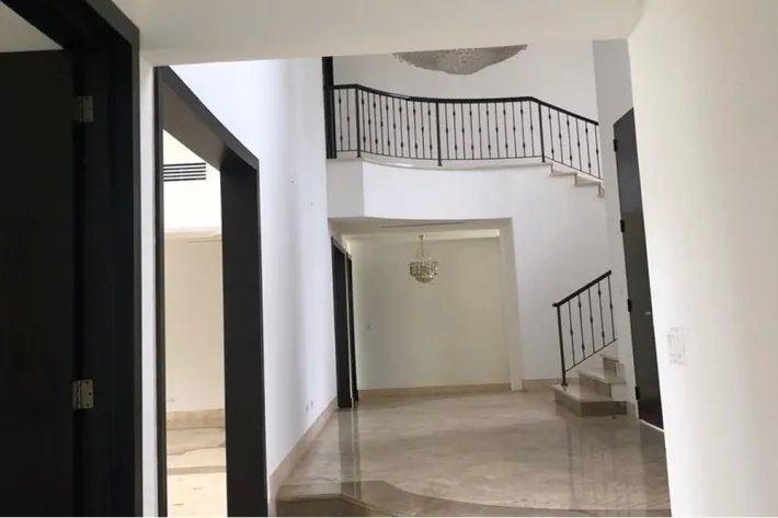 Venta de casa vacía en Paseo del Parque, Costa del Este, Panamá