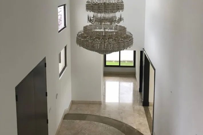 Venta de casa vacía en Paseo del Parque, Costa del Este, Panamá