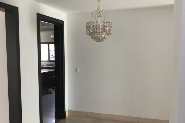 Venta de casa vacía en Paseo del Parque, Costa del Este, Panamá