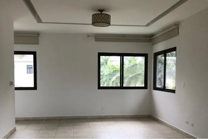 Venta de casa vacía en Paseo del Parque, Costa del Este, Panamá