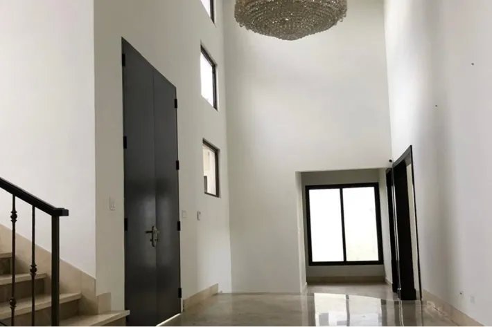 Venta de casa vacía en Paseo del Parque, Costa del Este, Panamá