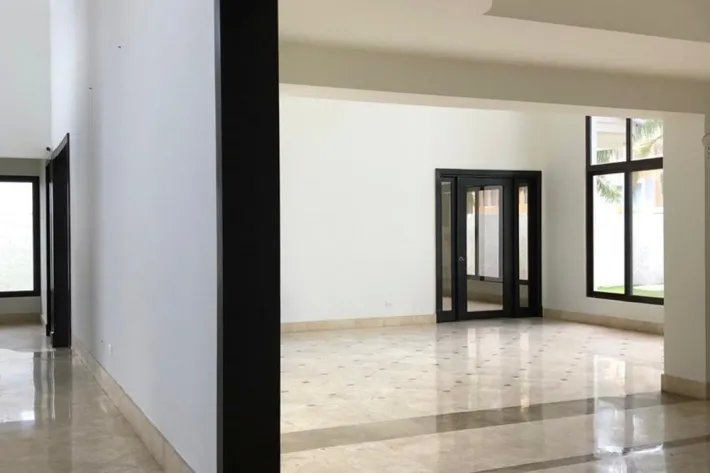 Venta de casa vacía en Paseo del Parque, Costa del Este, Panamá