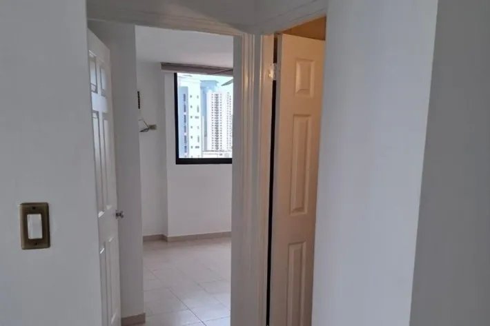 Venta de apartamento con linea blanca en PH Condado Plaza, El Cangrejo...