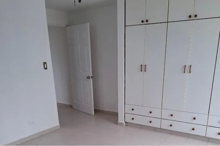 Venta de apartamento con linea blanca en PH Condado Plaza, El Cangrejo, Panamá