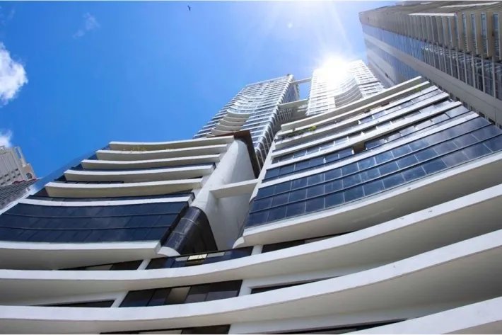Venta de apartamento con linea blanca en PH Condesa del Mar, Avenida B...