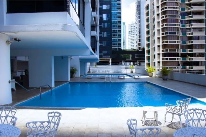 Venta de apartamento con linea blanca en PH Condesa del Mar, Avenida Balboa